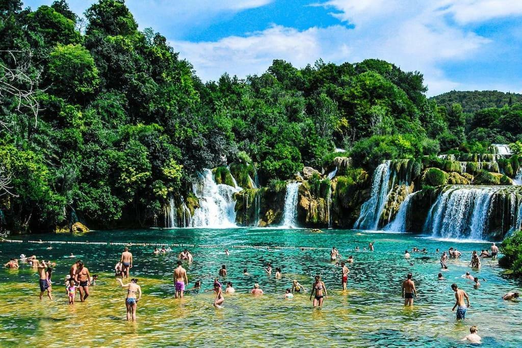 Villa Dream Srima Εξωτερικό φωτογραφία